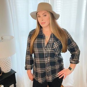 🎀HP🎀 Plaid Flannel Button Up With Front Pocket